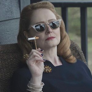 Gold Tiny Hand Cigarette Holder Ring